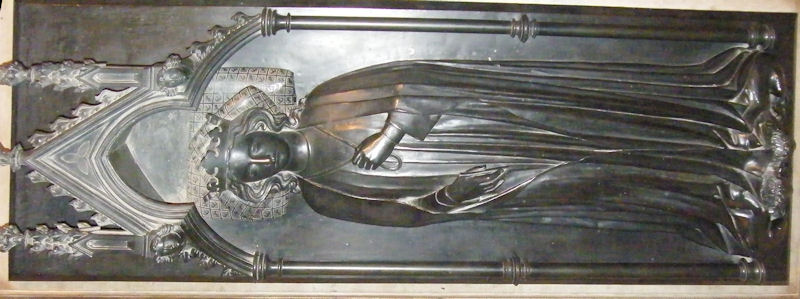 Lincoln Cathedral - St Mary Eleanor Of Castille 1290 tomb 1299 effigy 1899 copy from Westminster Abbey